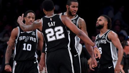 米兰体育官方-熬过魔鬼赛程仍居西部前五 季后赛又在朝马刺招手