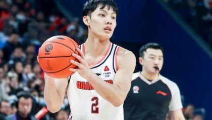 中国米兰-徐杰习惯性崴脚或退出国家队；上海外援发文称广东防守强度大