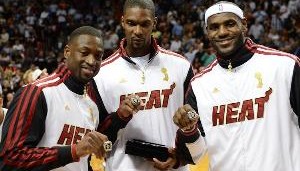 米兰体育官方-把天赋带到南海岸！15年前的今天 詹姆斯加盟热火组成三巨头