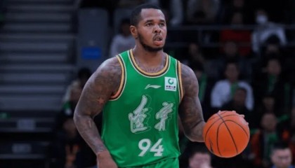 辽宁70-86青岛遭4坏消息！亨特+鄢手骐没法看，姜宇星真没地位！|青岛市|篮板|赵继伟|杨鸣|CBA_新浪体育_新浪新闻