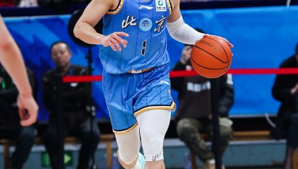 中国米兰-陈盈骏：周琦在攻防两端的作用非常大 对手都不敢进去