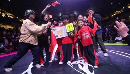 米兰体育官网-13岁霹雳舞少年巴黎夺冠 身后站着一群“造梦者”|李勇秋|重庆|沙坪坝|街舞|教练_新浪体育_新浪新闻