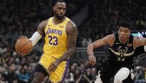 米兰体育官网-老詹称字母70年代能砍250分 后者：感谢赞美 比较不同时代不公平