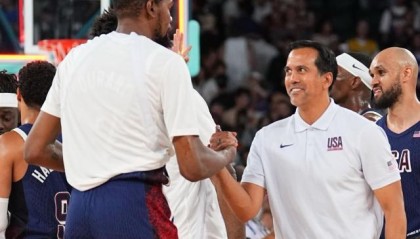 中国米兰-KD继续请战2028年奥运会 斯波：他愿意来很了不起！