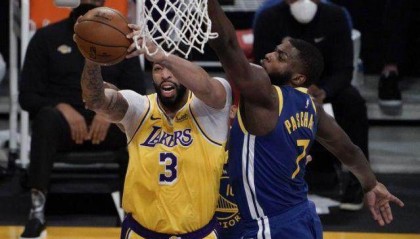 米兰体育平台-湖人半场断电连胜终结，他们能从勇士身上学到什么