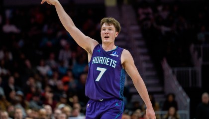 中国米兰-稳稳的幸福！4号秀克尼佩尔14中7&amp;三分8中4贡献20分4板 正负值+22